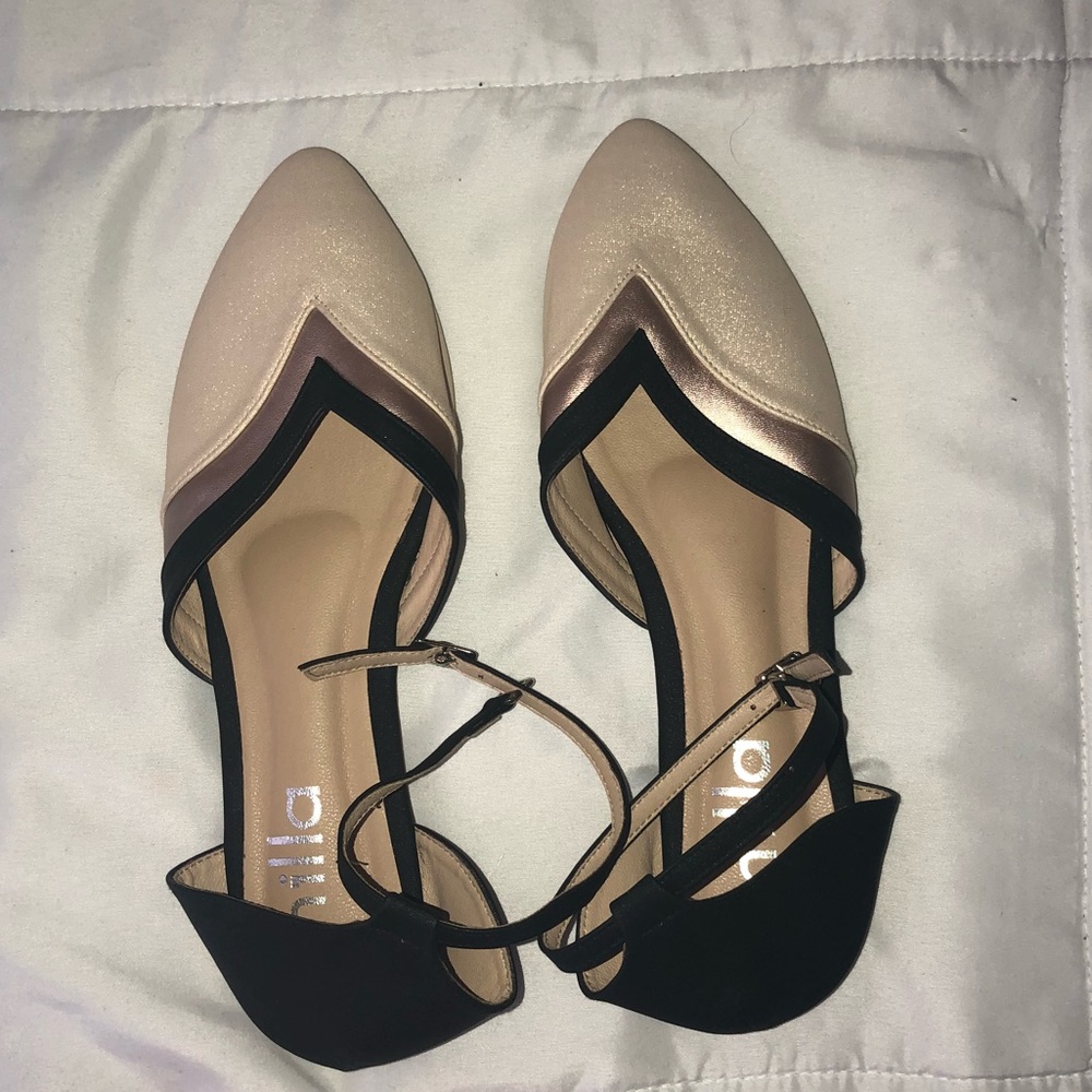 Flats: Arabic/ Indian style.